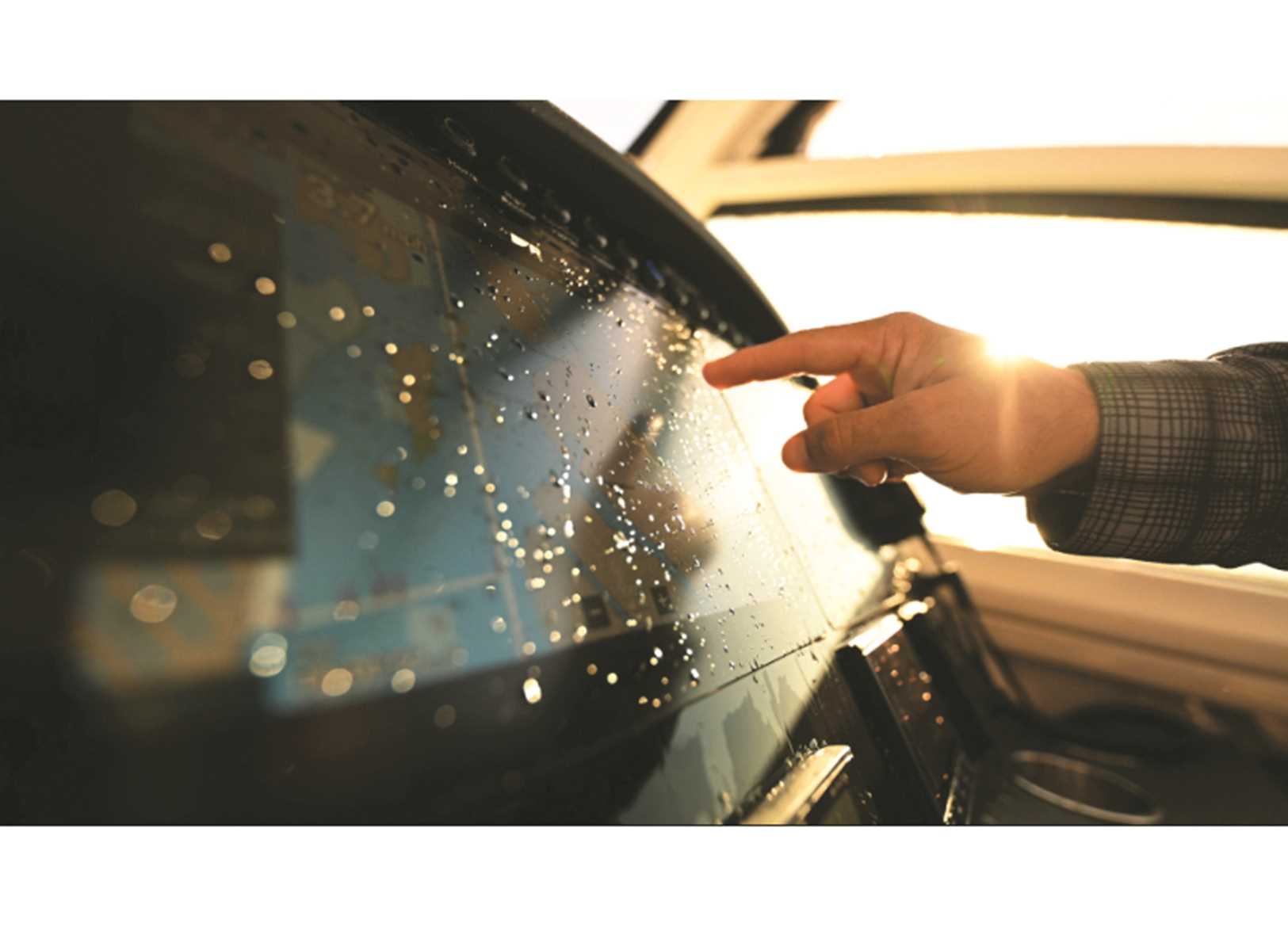 Raymarine Axiom+ 12 Chartplotter-img5661012_3.jpg