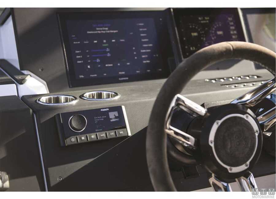 Fusion Apollo MS-RA670 USB Wi-Fi Bluetooth Marine Stereo-img5640607_2.jpg