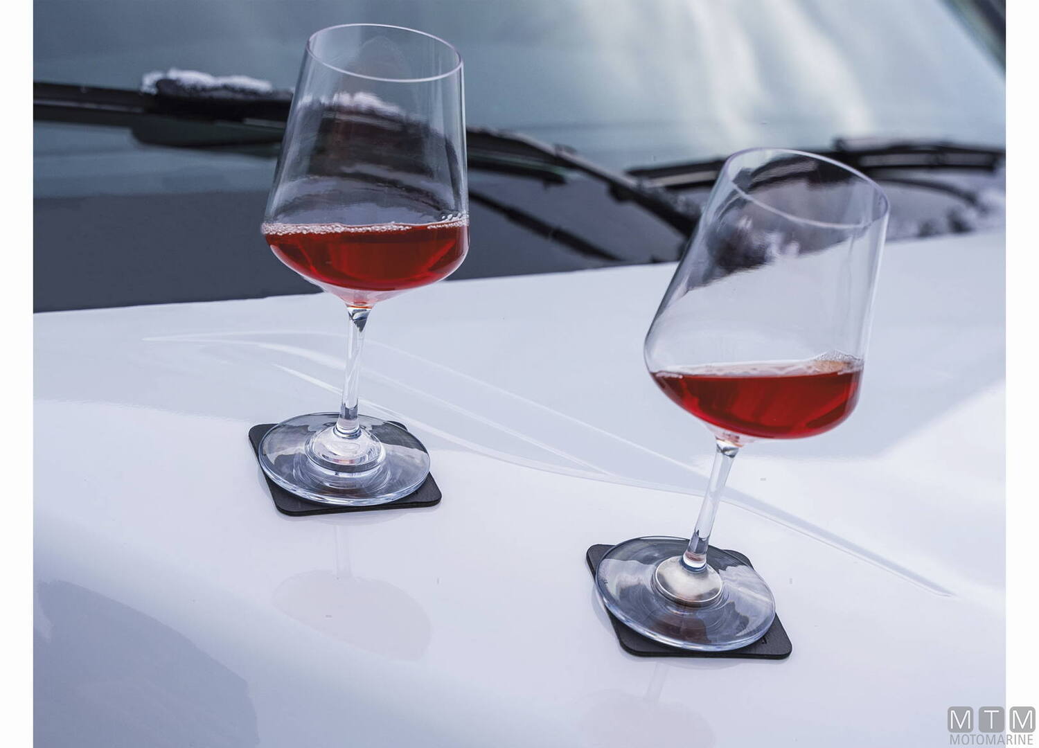 Set 2 Magnetic Plastic Classic Wine Glasses Silwy-img5802670_.jpg