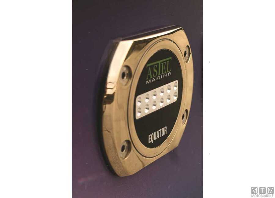 Astel Marine Bronze Underwater LED Light-img2121805_.jpg